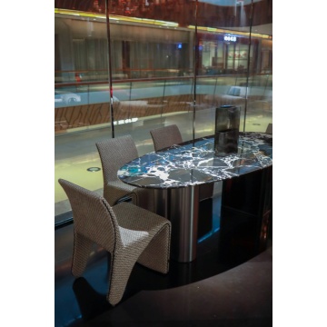 Moderna mesa de comedor circular "Elegancia en la ciudad"