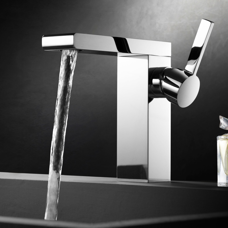 Single-lever basin mixer