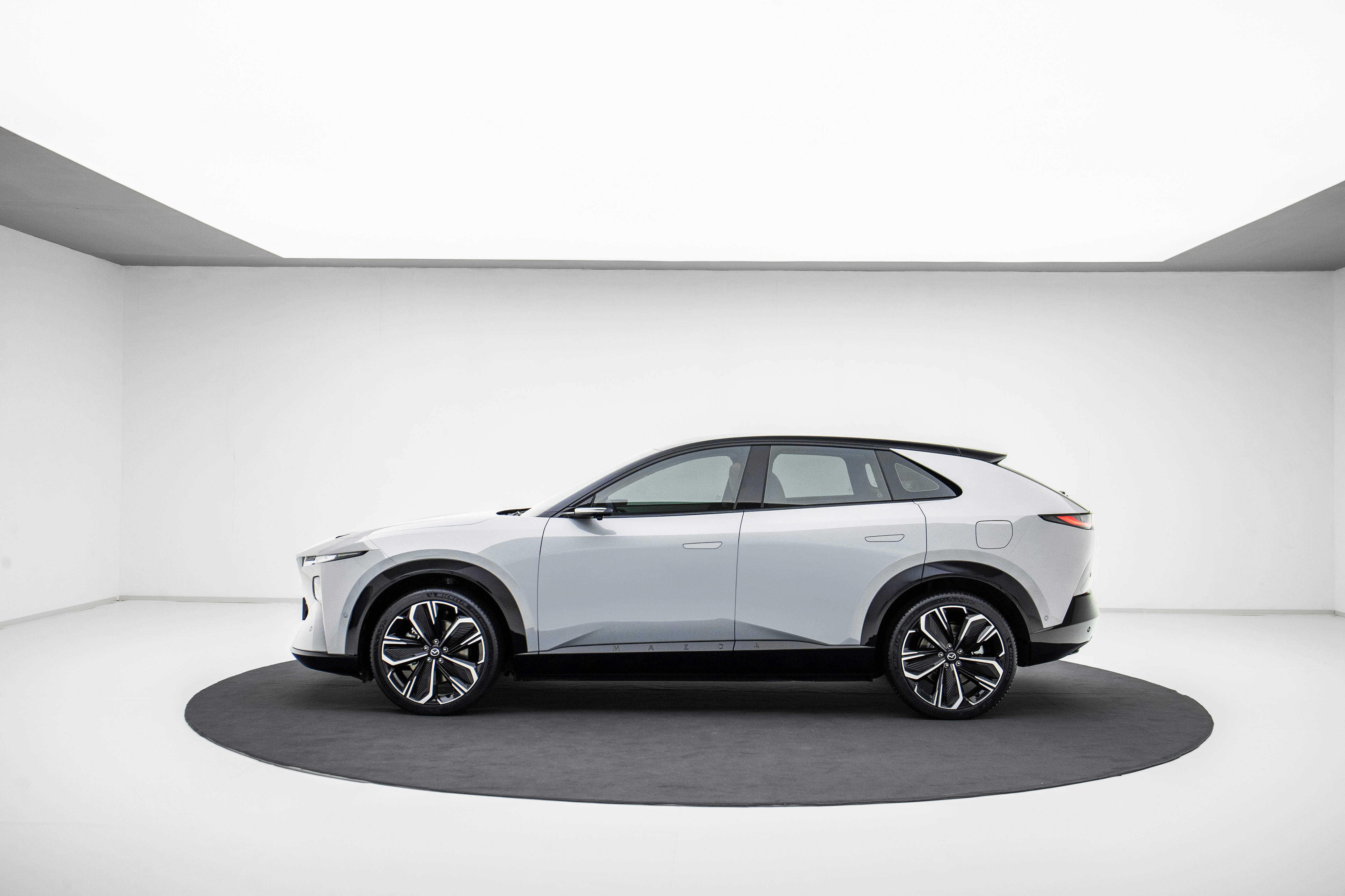 MAZDA EZ-60 Intelligent SUV