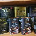 Оливковое масло премиум -класса в прочной металлической банки