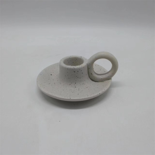 Крапчатый белый керамический подсвечник с ручкой