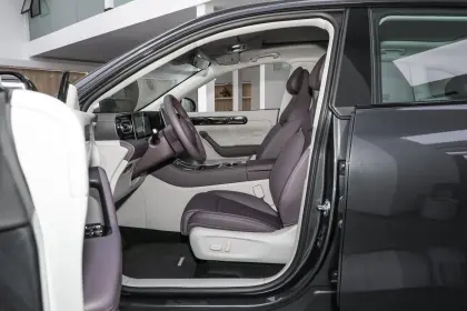 2024 Best Sale Leap Motor C11 EREV: The Luxurious Extended-Range Electric SUV