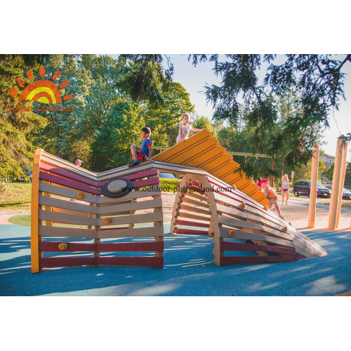 Escultura de madera al aire libre escalador para niños