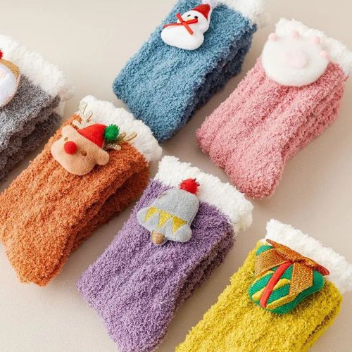 China Cute Fluffy Coral Velvet Home Bed Socks Supplier