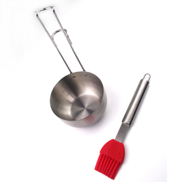 Pot de sauce barbecue avec brosse à badigeonner en silicone