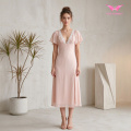 Gespleißtes Kleid mit Spitzeneinsatz