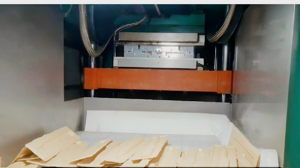 Automatic forming and shaping integrated machine