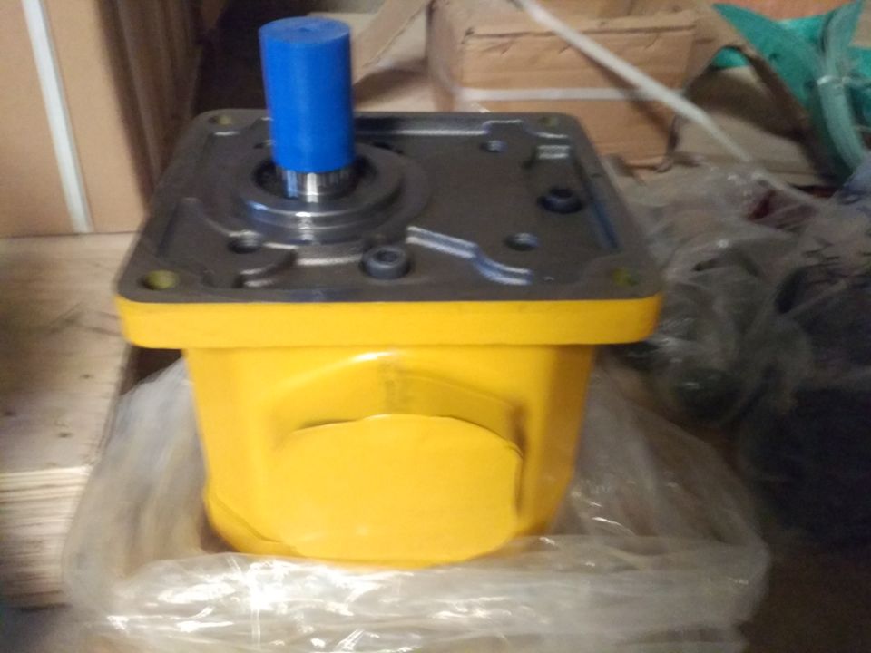 Shantui bulldozer working pump