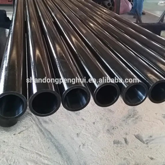 Hydraulic cylinder using steel pipe weight