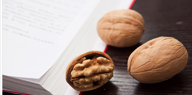 Fried fresh walnuts