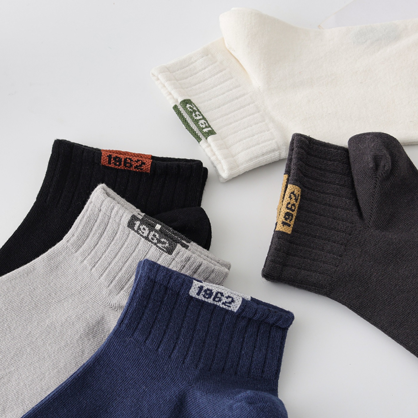 Мужчынскія баваўняныя шкарпэткі з высокай эластычнай лодкай