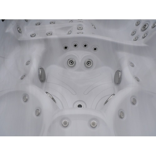 6-Person Acrylic Outdoor spa
