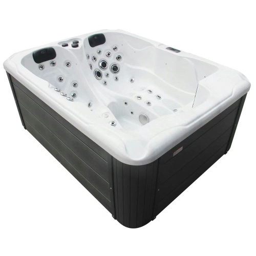 Luxury 3 person hot tub outdoor