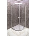 Casa de banho com duche em forma de arco em vidro temperado