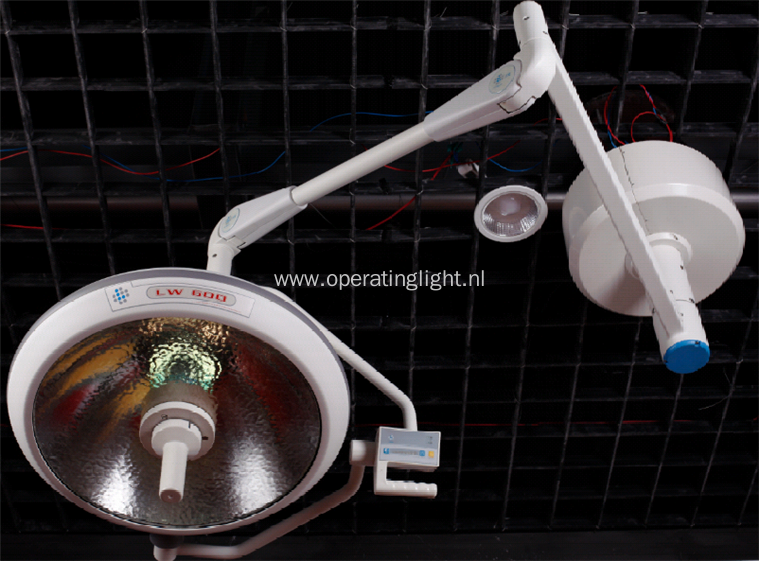 Wall mounted and ceiling optional shadowless surgery lamp