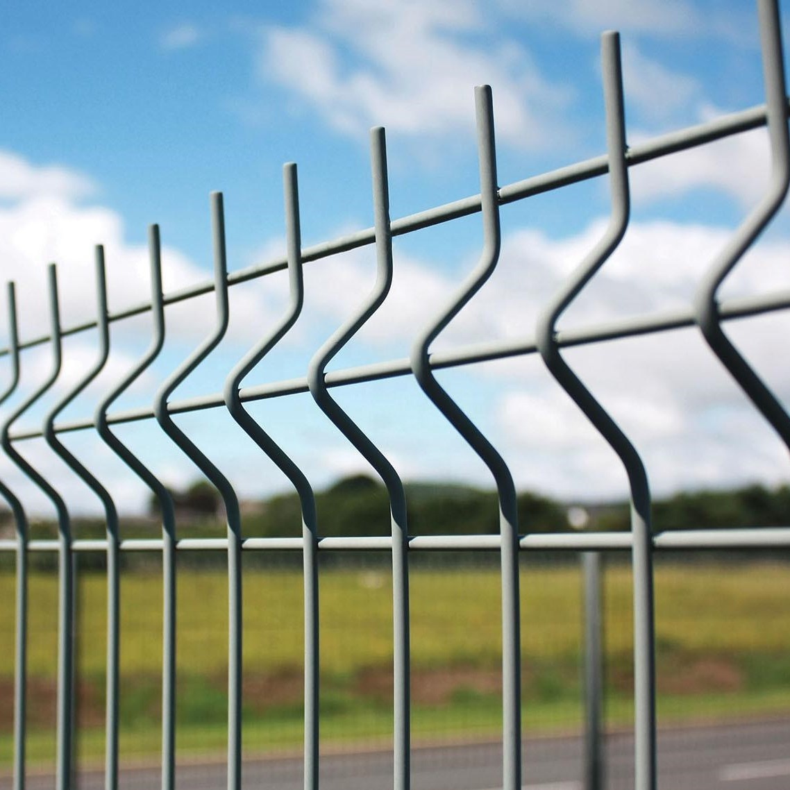 China Manufacture Hot Sale Power Coated Wire Mesh Fence In Low Price2