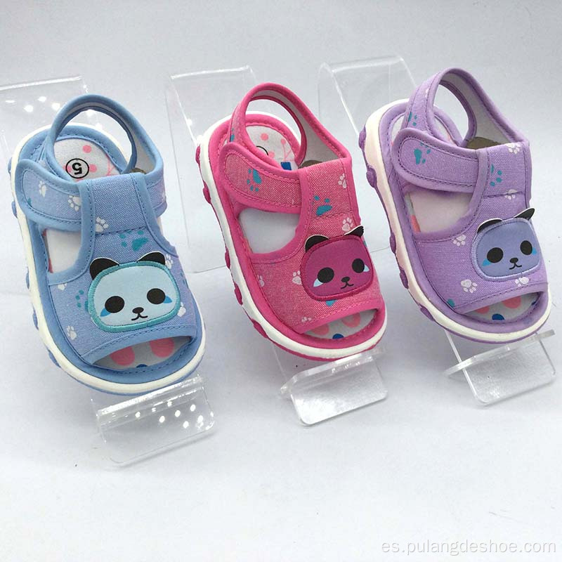 Nuevas sandalias lindas para bebés