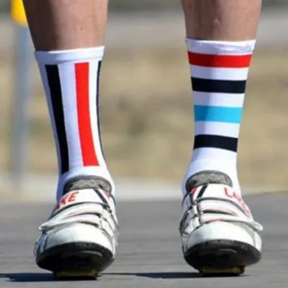 2018 Men High quality Professional brand Cycling sport socks Protect feet breathable wicking socks cycling socks Bicycles Socks