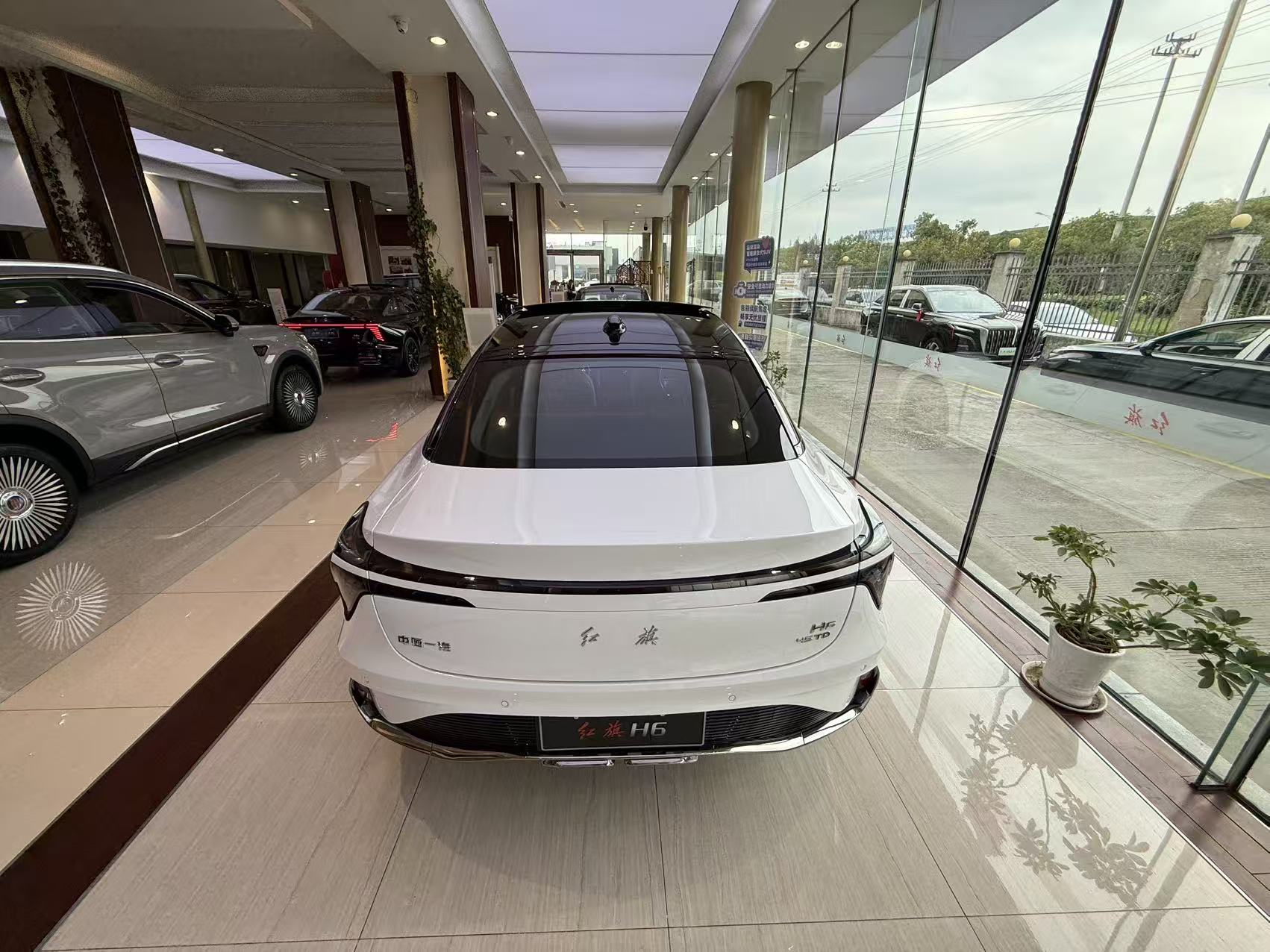 Elegant Interior Hongqi H6 Vehicle