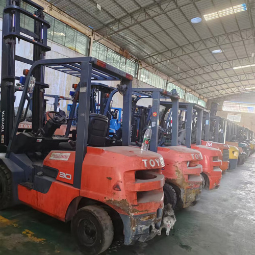 3 тонна использованного дизельного погрузчика Toyota