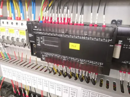 Automatic Glass Sealing Robot & Extruders