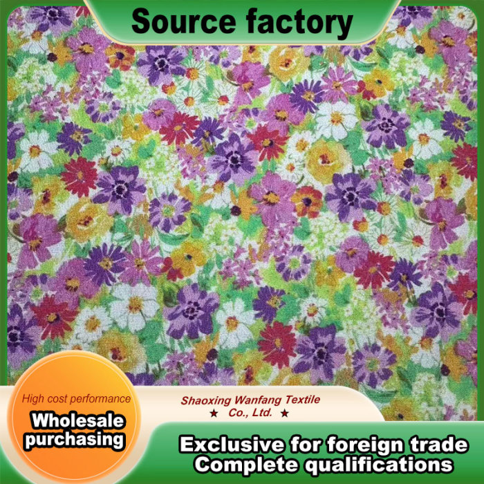 Renkli küçük çiçek baskısı