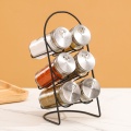 Accesorios de condimento gourmet: frascos y especias de pimientos