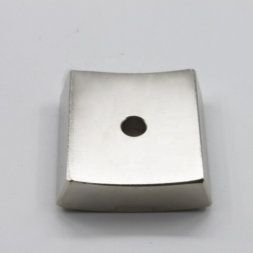 Arc shape countersunk hole neodymium magnet