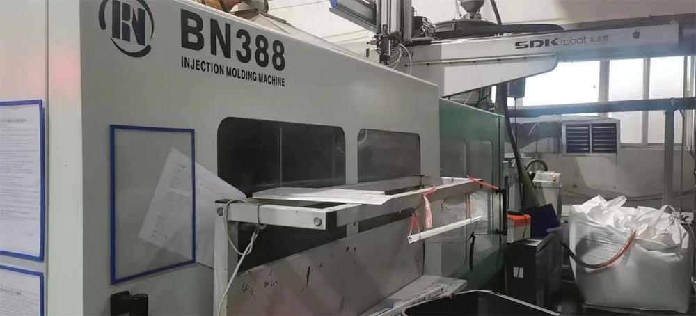 BN388II D SERVO SYSTEM PLASTIC INJECTION MACHINE