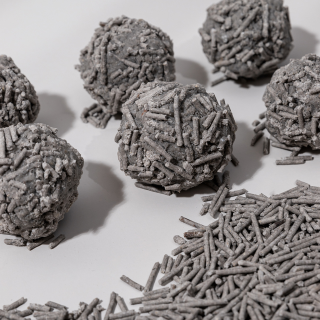 Activated carbon cat litter