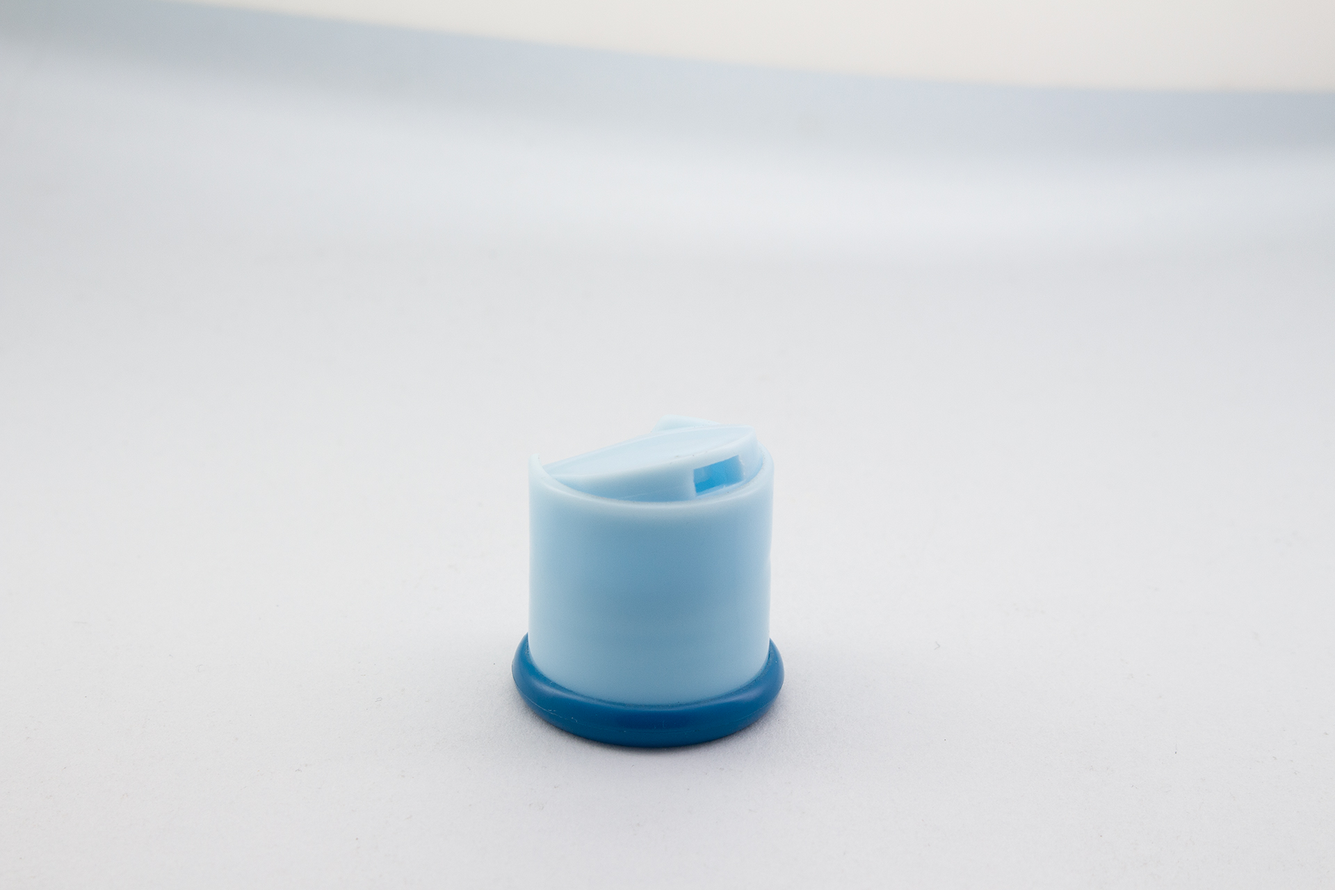 24/410 Light Blue Plastic Disc Top Cap With Skirt