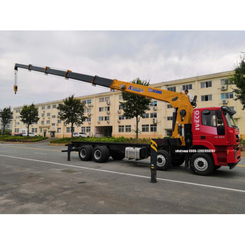 Grue à flèche télescopique montée sur camion IVECO 8X4