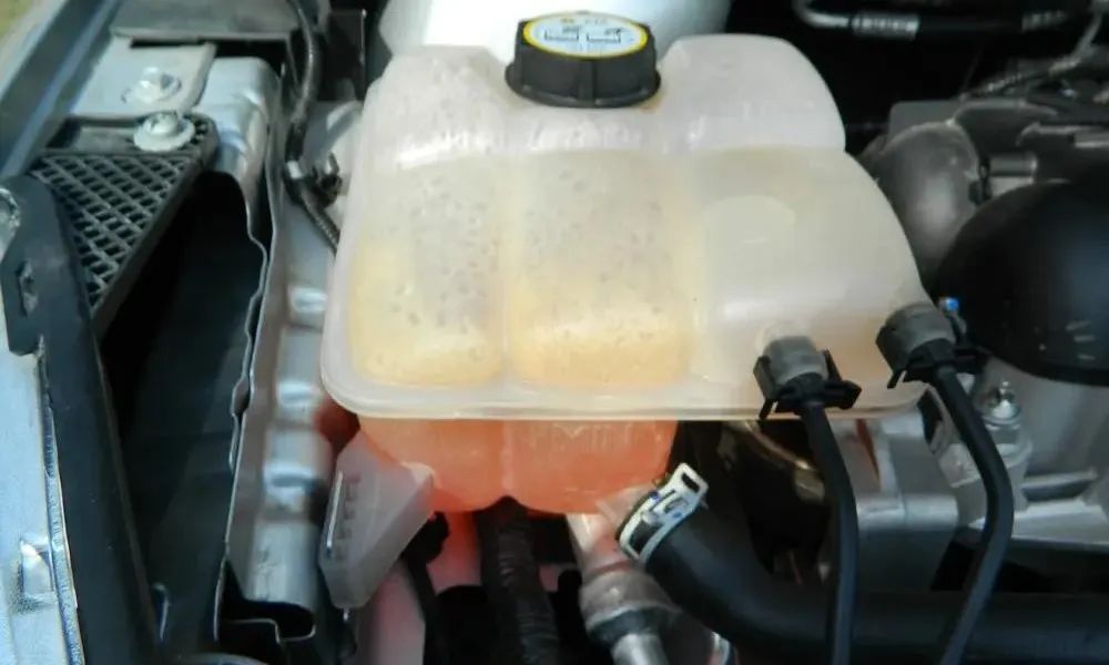 Why does car antifreeze foam? How to solve?