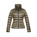 Manteau d&#39;hiver avec grand col montant