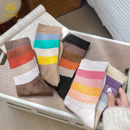 숲 거품 색상의 줄무늬 하이 튜브 파일 양말