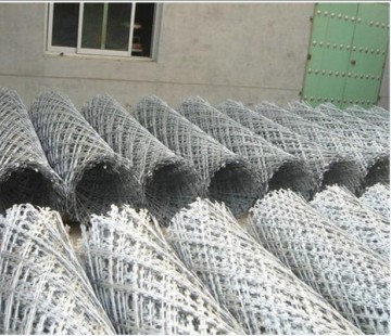 hot dipped galvanized razor wire mesh in rolls zinc coating :65g/m2