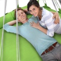 Cama oscilante de doble hamaca al aire libre con almohada