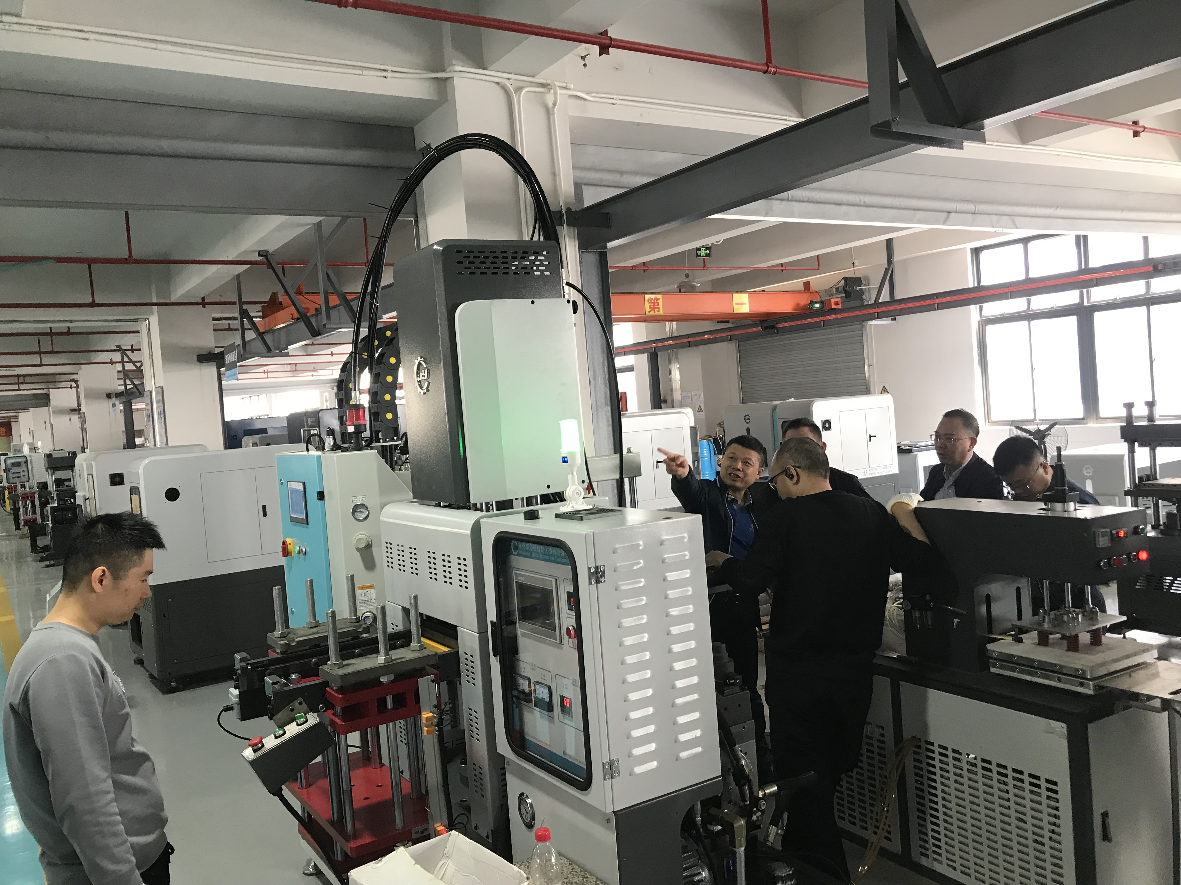 silicone injection molding machine