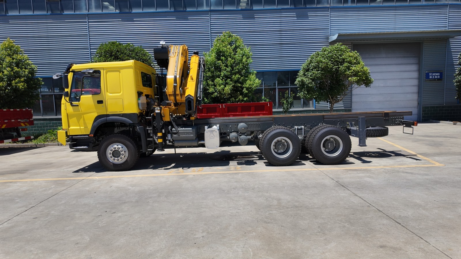 Truck for Heavy Lifting Solutions