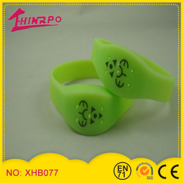 2014 Personalized glow in the dark silicone twist bracelet/ citronella oil bracelet