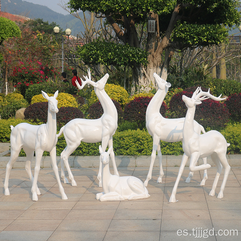 Escultura de resina de ciervos sika