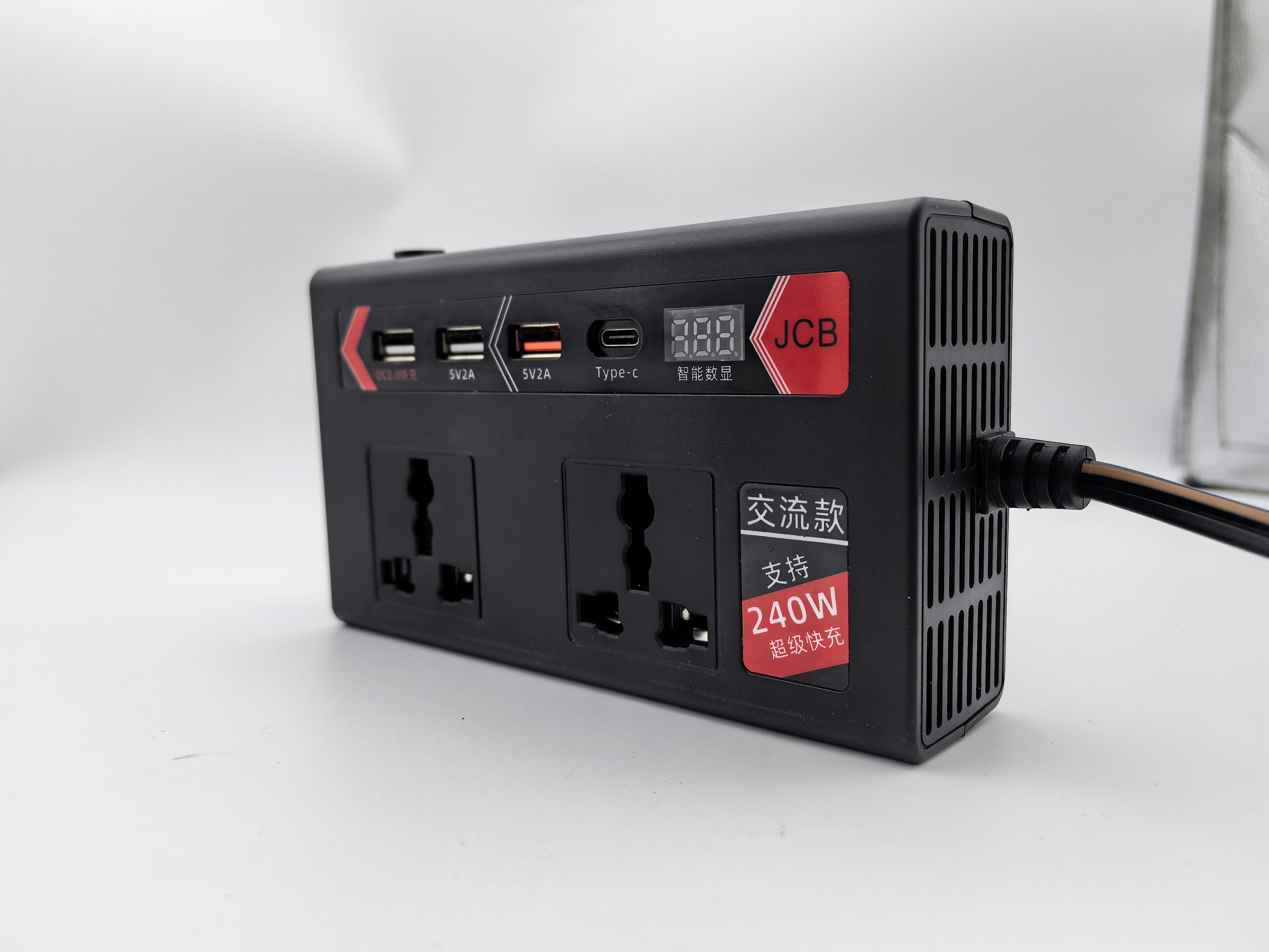 Inverter Daya Mobil Massal 12V/24V hingga 220V AC 240W dengan Multi-Port & Layar Cerdas