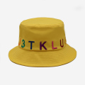 قبعة دلو الحرف الصفراء