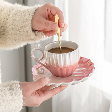 Bán buôn sục vỏ lê và bộ đĩa cà phê bằng sứ
