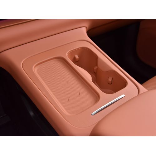 SUV electric Leapmotor C16 cu rază lungă de acțiune cu 6 locuri și opțiuni hibride