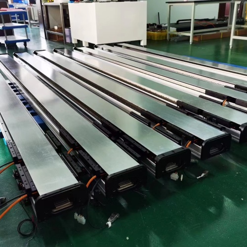 Linear motor for solar photovoltaic scribing equipment