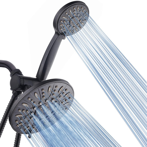 Tête de douche et robinet avec les meilleurs luminaires de la main