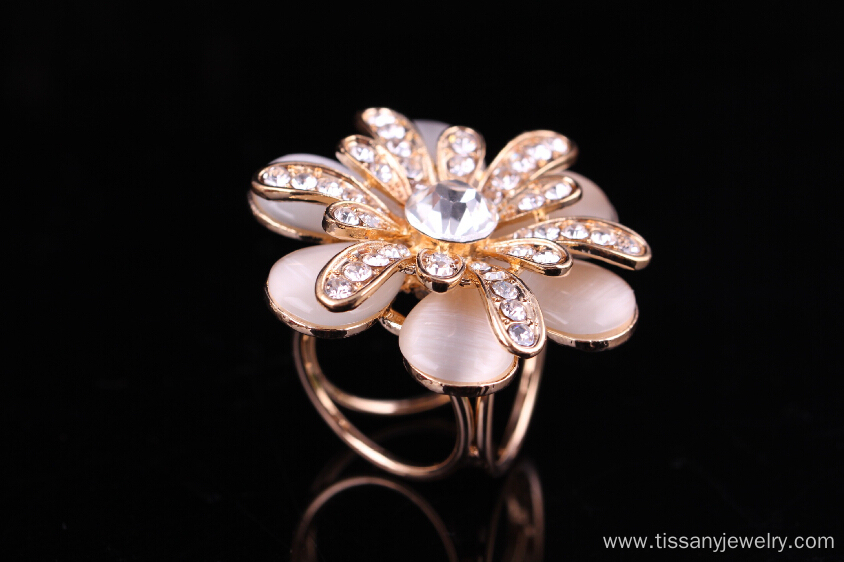 New fashion woman dress flowers brooches