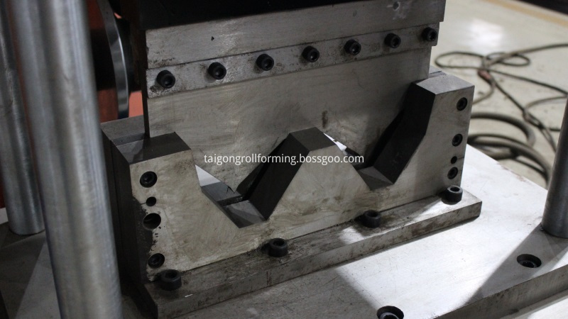 W Beam Highway Guardrails Roll Forming Machine