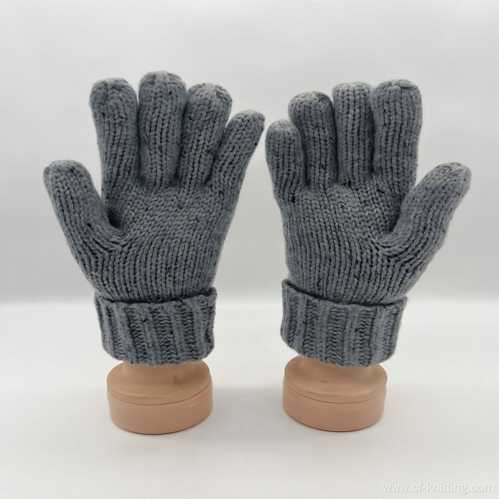 Men's knitted gloves with wool